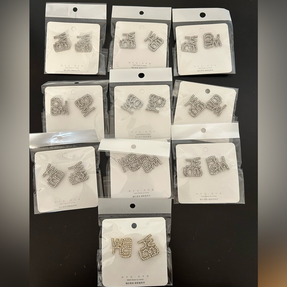 Set of 10 WANG rhinestone earrings - 9 silver + 1 gold - Picture 1 of 1